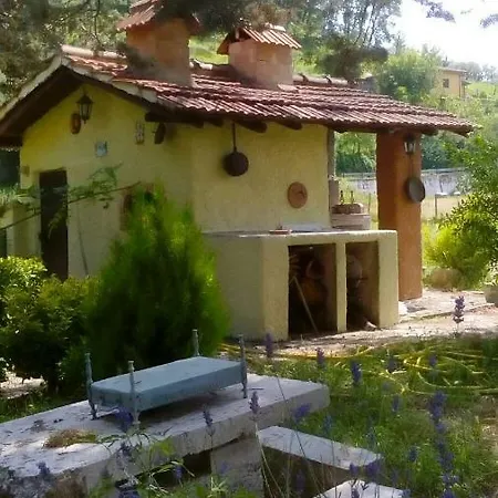 Casale Delle Ginestre. Castel Madama